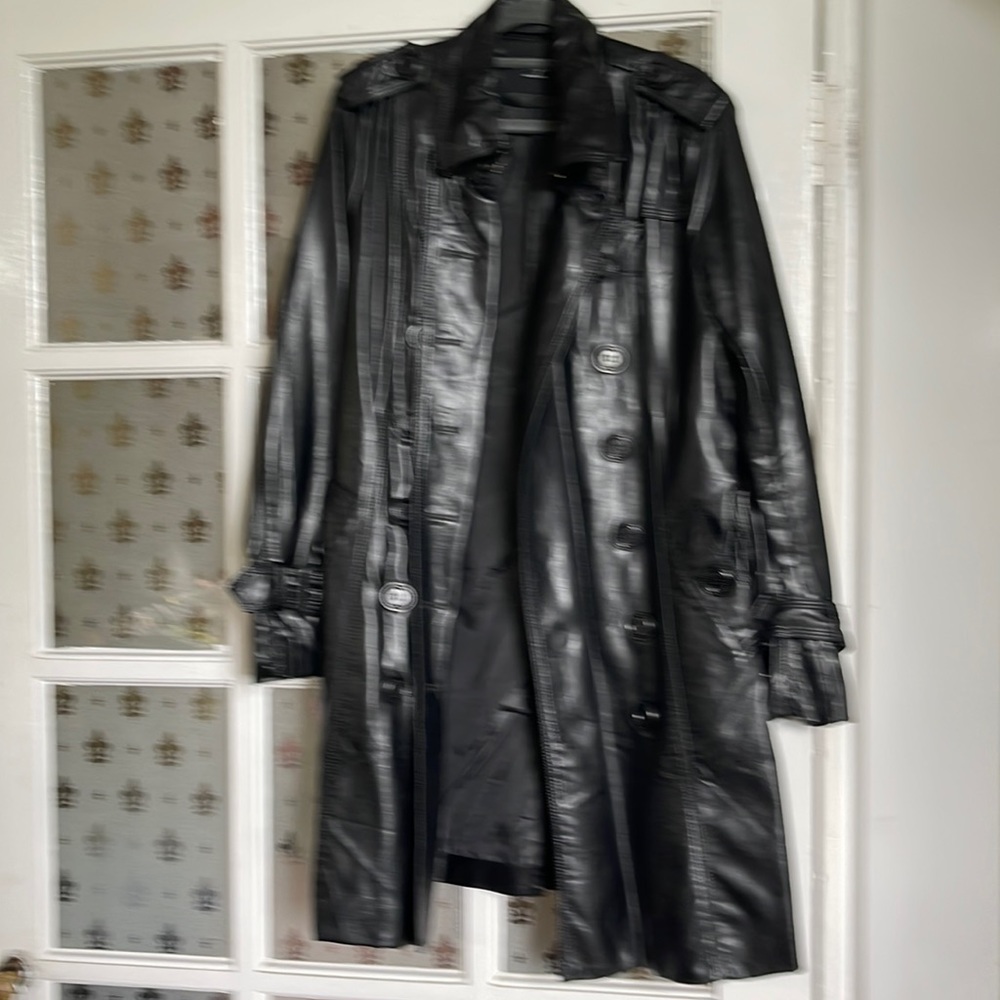 Black trench extra large run small more like a large